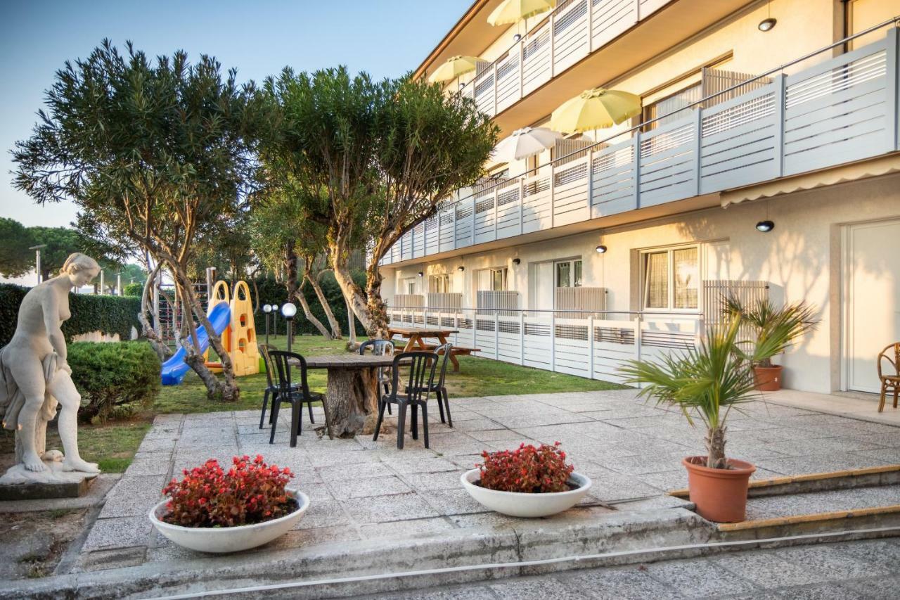 Yachting Residence ลินญาโน ซับเบียโดโร ภายนอก รูปภาพ